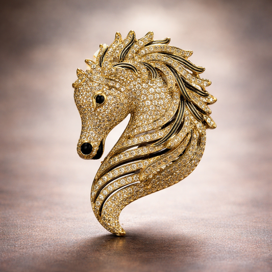 Ashva horse brooch in gold with pavé stone and sculpted flowing mane